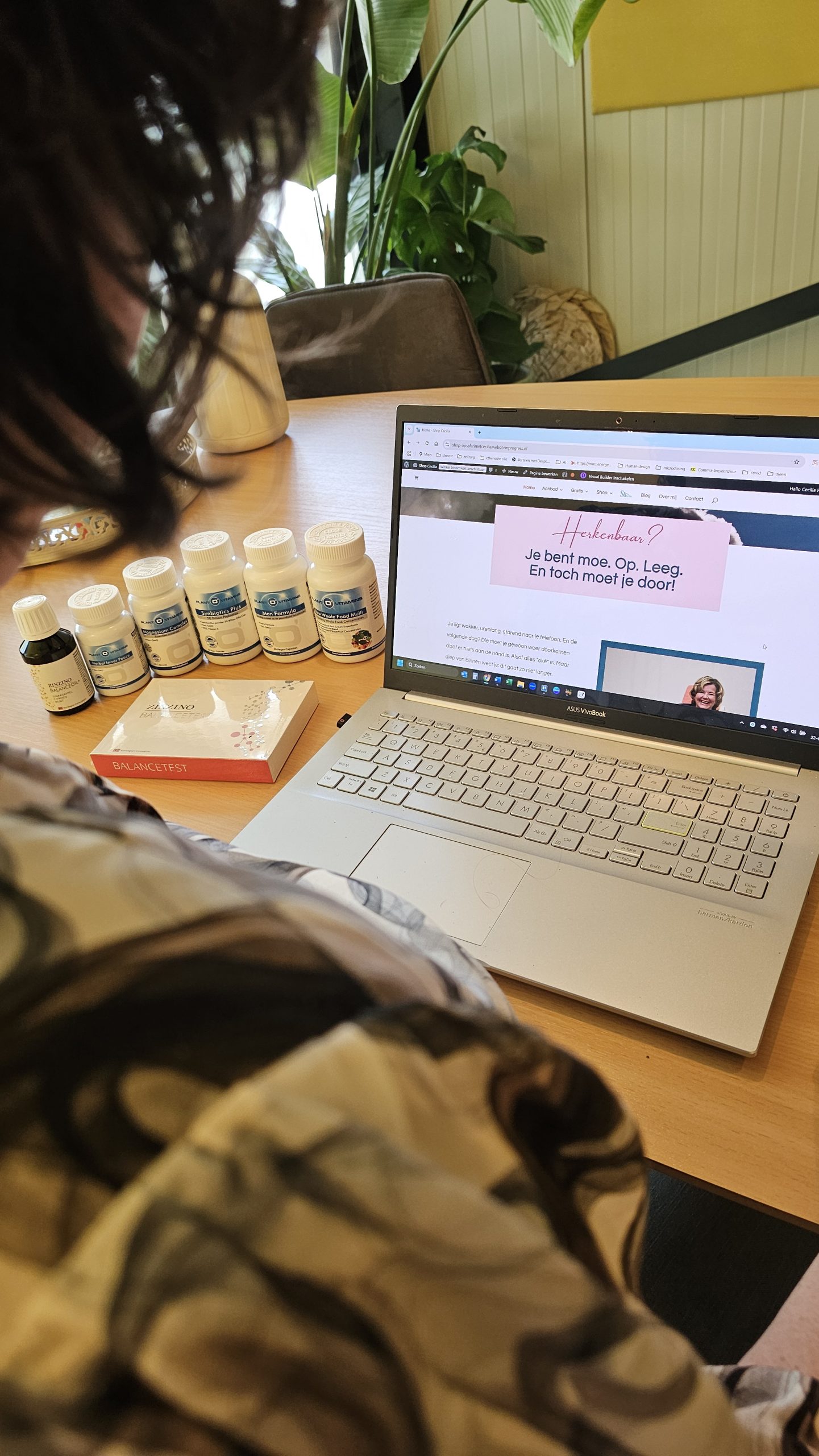 Cecilia stressst lapetop, verschillende supplementen en bloedtest technologies